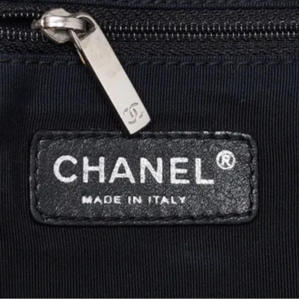 ✍️ AUTHENTIC CHANEL Rue Combon Metallic - Picture 6 of 9